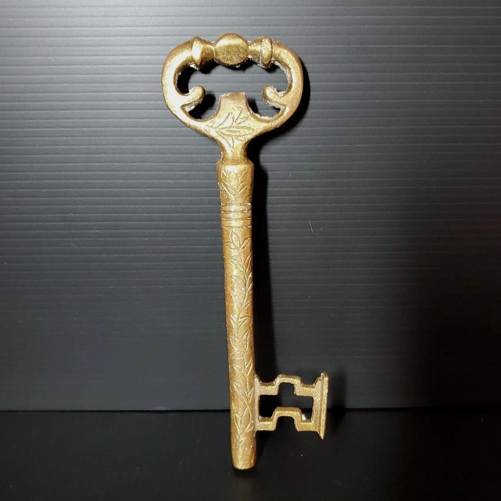vintage-style brass key-shaped bottle opener barware‎ accessories